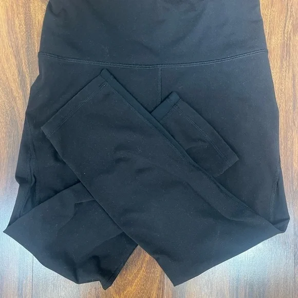 Old Navy go dry mesh black leggings small EUC - Picture 3 of 6